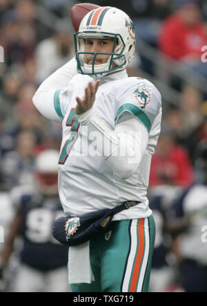 Miami Dolphins quarterback Chad Henne (7) in the first quarter of an ...