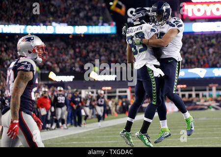 Seattle Seahawks wide receivers Doug Baldwin, left, and GOlden Tate don NFL  Championship hats after they defeated the San Francisco 49ers 23-17 during  the NFL Championship Game at CenturyLink Field in Seattle