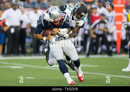 Jacksonville, FL, USA. 5th Nov, 2017. Jacksonville Jaguars defensive end  Yannick Ngakoue (91) during the 2nd half NFL football game between the  Cincinnati Bengals and the Jacksonville Jaguars. Jacksonville defeated  Cincinnati 23-7