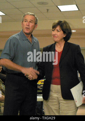 President George Bush shakes hands with Louisiana Gov. Kathleen Blanco while visiting the FEMA offices in Baton Rouge, LA, on September 25, 2005. Bush visited the FEMA field office the day after Hurricane Rita made landfall.  (UPI Photo/James Terry III) Stock Photo