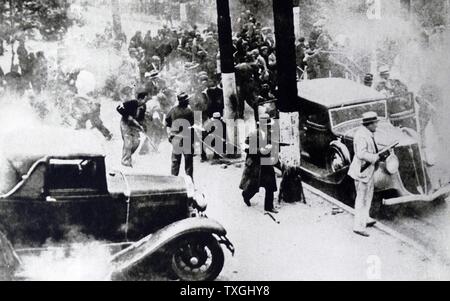 Strike Unrest in Ambridge in California,  U.S.A. 1933. During labour unrest in the depression era, a vigilante anti-strike force fires on the strikers. Stock Photo