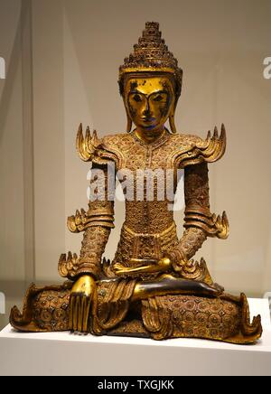 Crowned Buddha statue 19th century gilded wood Burmese (Burma, Myanmar) Stock Photo