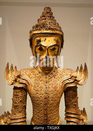 Crowned Buddha statue 19th century gilded wood Burmese (Burma, Myanmar) Stock Photo