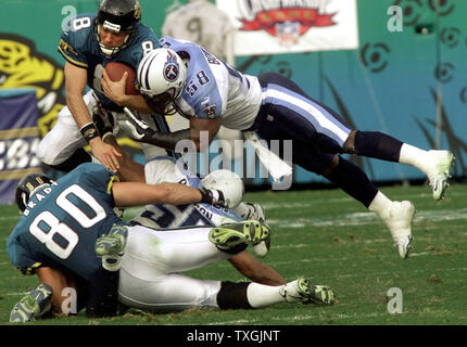 Oakland, California, USA. 21st Dec, 1997. Oakland Raiders vs. Jacksonville  Jaguars at Oakland Alameda County Coliseum Sunday, December 21, 1997.  Jaguars beat Raiders 20-9. Oakland Raiders defensive back Terry McDaniel  (36) trips