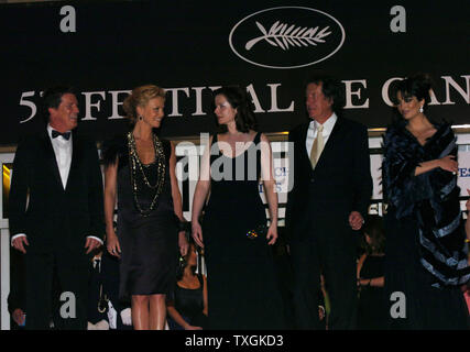 (L-R) Director Stephen Hopkins, Charlize Theron, Emily Watson, Geoffrey Rush and Sonia Aquino leave the Palais des Festivals after the gala screening of 'The Life and Death of Peter Sellers' May 21, 2004 during the Cannes Film Festival in Cannes, France. (UPI Photo/Christine Chew) Stock Photo