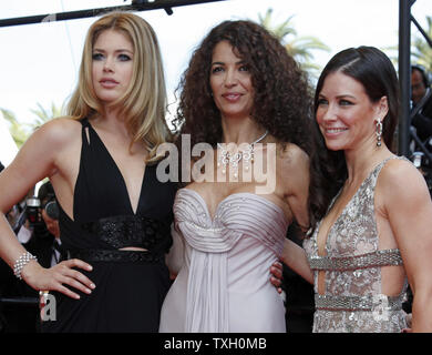 Models Doutzen Kroes (L), Afef Jnifen (C) and Evangeline Lilly arrive on the red carpet before a screening of the film 'Vengeance' at the 62nd annual Cannes Film Festival in Cannes, France on May 17, 2009.   (UPI Photo/David Silpa) Stock Photo