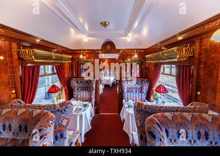 Interior of a panelled dining car Ione with tables set for lunch in the  Belmond Venice Simplon Orient Express Stock Photo - Alamy