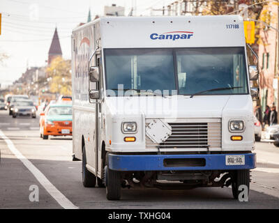 TORONTO, CANADA - NOVEMBER 14, 2018: Canpar logo on a delivery truck in a street of Toronto, Ontario. Canpar, part of TFI international, is a Canadian Stock Photo
