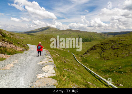 The pipeline that takes water from Llyn Llydaw to Cwm Dyli HEP station seen from the Miners Track, Snowdonia National Park, Gwynedd, Wales, UK Stock Photo