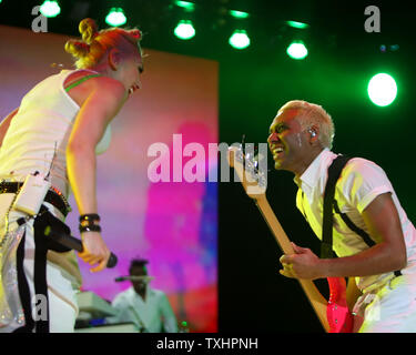 Gwen Stefani and Tony Kanal of No Doubt perform in concert at Cricket Wireless Amphitheatre in Chula Vista, California on May 22, 2009.   (UPI Photo/Roger Williams) Stock Photo