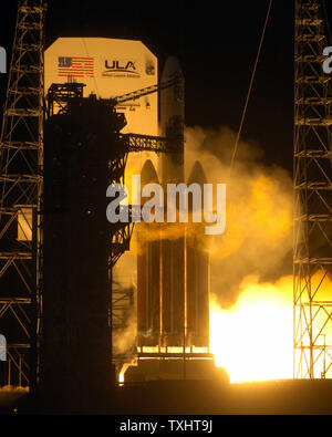 A Boeing Delta IV 'Heavy' rocket launches at 9:47 PM from launch pad 37B at the Cape Canaveral Air Force Station, Florida on January 17, 2009. International Launch Services conducted the launch of a classified payload for the US National Reconnaissance Office (NRO). The Delta IV 'Heavy' is the largest rocket in the USAF Evolved Expendable Booster Program replacing the Titan IV vehicle which was retired in 2005. (UPI Photo/Joe Marino-Bill Cantrell) Stock Photo