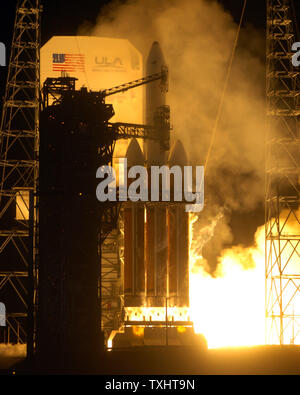 A Boeing Delta IV 'Heavy' rocket launches at 9:47 PM from launch pad 37B at the Cape Canaveral Air Force Station, Florida on January 17, 2009. International Launch Services conducted the launch of a classified payload for the US National Reconnaissance Office (NRO). The Delta IV 'Heavy' is the largest rocket in the USAF Evolved Expendable Booster Program replacing the Titan IV vehicle which was retired in 2005. (UPI Photo/Joe Marino-Bill Cantrell) Stock Photo