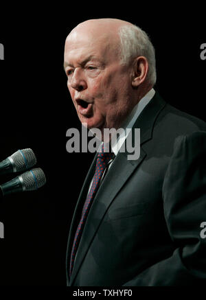AFL-CIO president John Sweeney addresses the delegates at the AFL-CIO convention on July 25, 2005, in Chicago. The Service Employees International Union, the AFL-CIO's largest union, and the International Brotherhood of Teamsters announced their disaffiliation with the AFL-CIO during a news conference Monday. (UPI Photo/Brian Kersey) Stock Photo