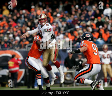 Chicago Bears defensive back Mike Brown celebrates the Bears 13-3 win over  the Carolina Panthers, at Soldier Field, in Chicago on November 20, 2005.  (UPI Photo/Brian Kersey Stock Photo - Alamy