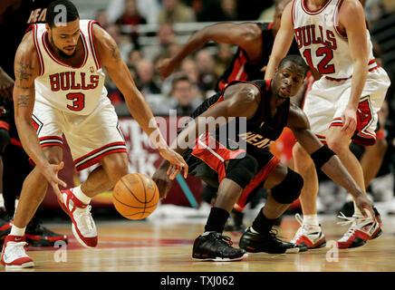 Chicago Bulls' Tyson Chandler, left, and Miami Heat's Dwyane Wade go for a loose ball during the fourth quarter on December 13, 2005, in Chicago. The Heat won 100-97. (UPI Photo/Brian Kersey) Stock Photo