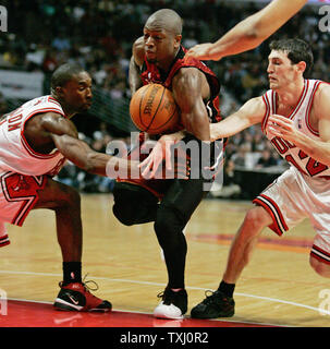 Chicago Bulls' Kirk Hinrich, right and Ben Gordon, left, knock the ball away from Miami Heat's Dwyane Wade as he drives to the basket during the third quarter of game 4 of the first round of the NBA playoffs, on April 27, 2006, in Chicago. The Bulls won 93-87. (UPI Photo/Brian Kersey) Stock Photo