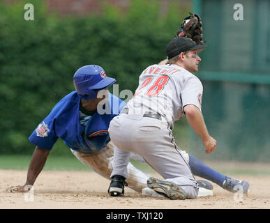 Chicago Cubs center fielder Juan Pierre (9) and Houston Astros shortstop Adam Everett (28) look to see if Pierre was called out during the Cubs 3-2 loss at Wrigley Field in Chicago, Il June 15, 2006. (UPI Photo/Mark Cowan) Stock Photo