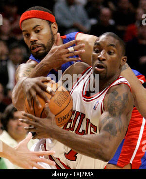 Chicago Bulls' Ben Gordon (R) drives past Detroit Pistons' Rasheed Wallace during the fourth quarter in Chicago on March 29, 2007. The Bulls won 83-81. (UPI Photo/Brian Kersey) Stock Photo