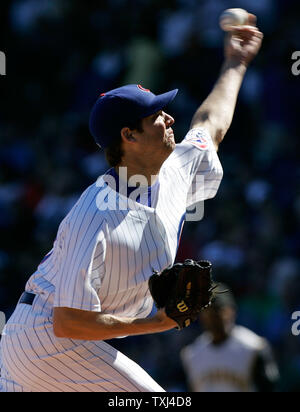 Chicago Cubs starting pitcher Rich Hill delivers a pitch during the second inning against the  Pittsburgh Pirates at Wrigley Field in Chicago on September 22, 2007. The Cubs won 9-5.  (UPI Photo/Brian Kersey) Stock Photo