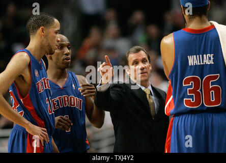 Detroit Pistons' Tayshaun Prince (L), Chauncey Billips (1), and Rasheed Wallace (36) talks with head coach Flip Saunders during a timeout in the third quarter against the Chicago Bulls in Chicago on November 8, 2007. The Bulls won 97-93.  (UPI Photo/Brian Kersey) Stock Photo