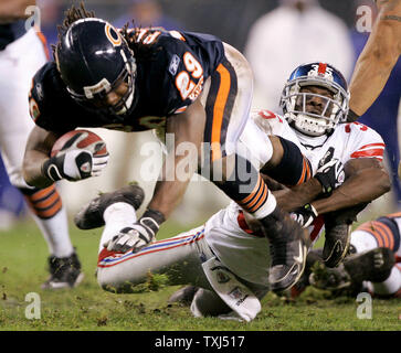 Chicago Bears' Adrian Peterson (29) celebrates after scoring a touchdown  against the New York Jets in Champaign, Ill., Sunday, Dec. 15, 2002. The  Bears defeated the Jets 20-13. (AP Photo/Seth Perlman Stock Photo - Alamy