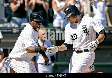 New York Yankees outfielders Nick Swisher (R) and Jerry Hairston