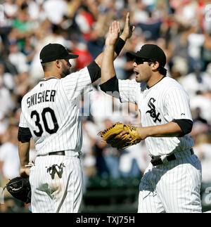 New York Yankees outfielders Nick Swisher (R) and Jerry Hairston