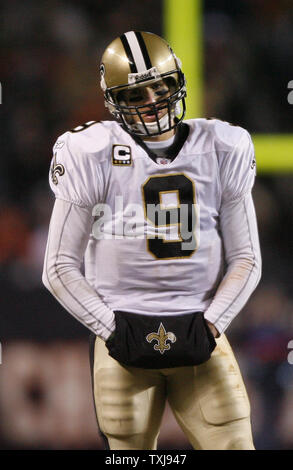 New Orleans Saints quarterback Drew Brees (9) stands on the field during the fourth quarter against the Chicago Bears at Soldier Field on December 11, 2008. The Bears won 27-24 in overtime. (UPI Photo/Brian Kersey) Stock Photo