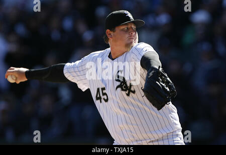 Chicago White Sox closer Bobby Jenks comes to the set position during the  ninth inning against