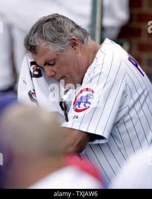 Lou Piniella is ejected for the first time as Cubs manager : r/baseball