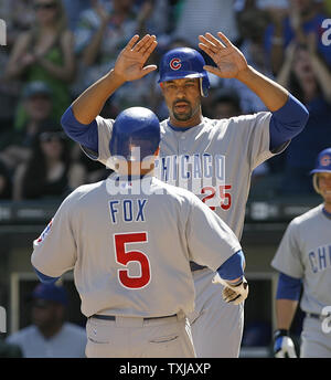 CHC@LAD: Derrek Lee goes 5-for-5, including a homer 