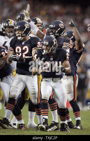 Chicago Bears defensive linemen Alex Brown (96) and Mark Anderson