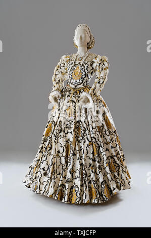 Mannequin wearing patterned paper dress by Isabelle de Borchgrave Stock Photo