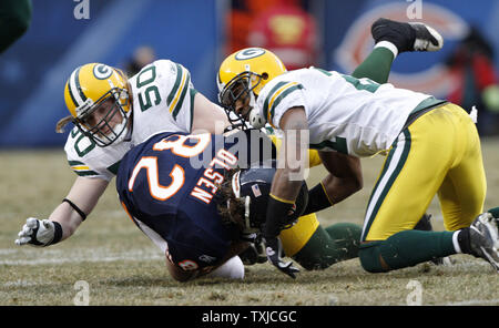 Jan. 15, 2011 - Atlanta, GEORGIA, U.S. - Atlanta Falcons running back Michael  Turner (R) avoids the tackle of Green Bay Packers linebacker A.J. Hawk for  a 12 yard touchdown run during