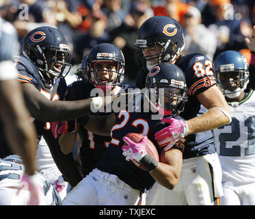 Chicago Bears running back Johnny Bailey looks for open field during first  quarter action in their game with the Phoenix Cardinals in Tempe, Ariz.,  Aug. 18, 1990. (AP Photo/Jeff Kida Stock Photo 