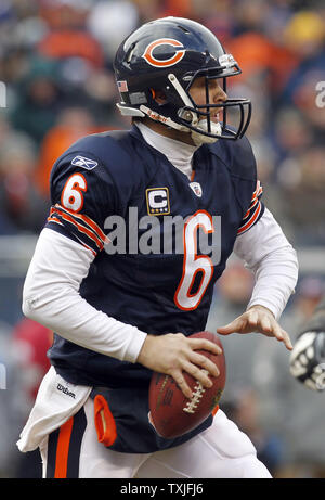 Chicago Bears quarterback Jay Cutler (6) throws a pass during warmups of  the Bears training camp practice at Olivet Nazarene University in  Bourbonnais, IL. (Credit Image: © John Rowland/Southcreek  Global/ZUMApress.com Stock Photo 