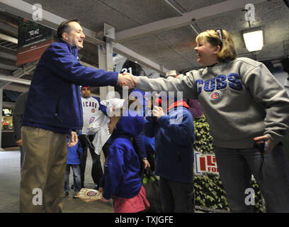 Chicago Cubs baseball team owner Thomas S. Ricketts, left, shakes hands ...