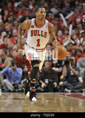 Chicago Bulls guard Derrick Rose brings the ball up the floor during the fourth quarter of game 1 of the NBA Eastern Conference Semifinals at the United Center in Chicago on May