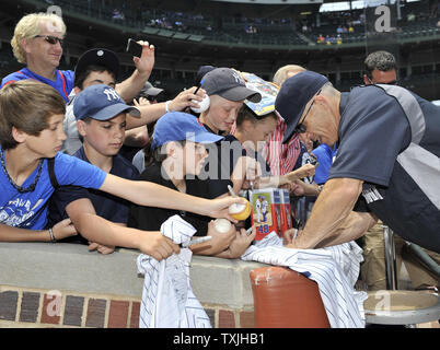 New York Yankees manager Joe Girardi signs autographs before the game against the Chicago Cubs at Wrigley Field on June 17, 2011 in Chicago.   UPI/Brian Kersey Stock Photo