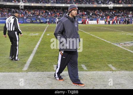 Chicago Bears quarterback Jay Cutler stretches before the Chicago Bears  home opener against the Philadelphia Eagles at Soldier Field in Chicago on  September 19, 2016. Photo by Brian Kersey/UPI Stock Photo - Alamy