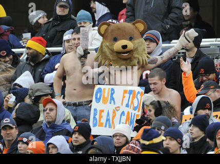 Chicago Bears fans cheer as their team play the Minnesota Vikings at  Soldier Field on November 25, 2012 in Chicago. The Bears won 28-10.  UPI/Brian Kersey Stock Photo - Alamy