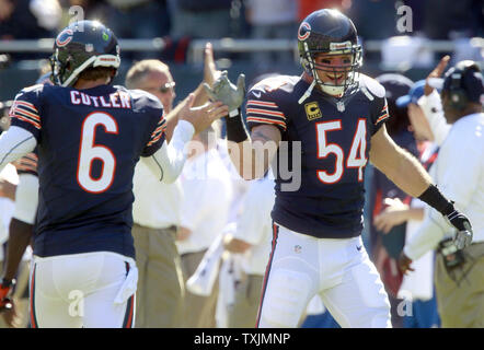 Chicago Bears linebacker Brian Urlacher (54) and quarterback Jay