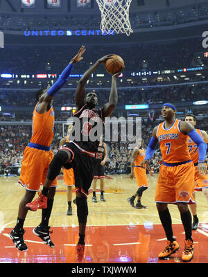 New York Knicks' Iman Shumpert (21) drives to the basket against ...