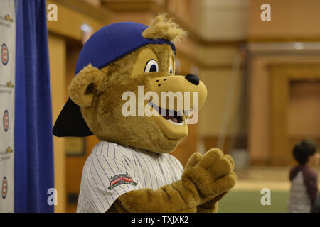 Pro baseball: Cubs unveil mascot Clark