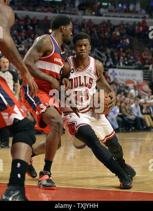 Washington Wizards forward Martell Webster (9) goes for the loose ball ...