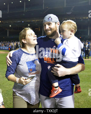 New York Mets Daniel Murphy celebrates the Mets 8 3 victory over the Chicago Cubs with his wife Victoria Ahern and their son Noah after game 4 of the National League Championship Series