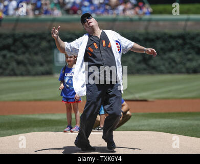 Concepcion, Larkin to toss Opening Day first pitches