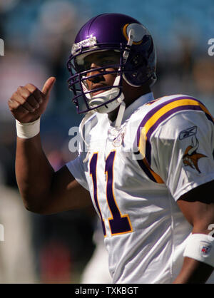 Oakland, California, USA. 16th Nov, 2003. Minnesota Vikings quarterback Daunte  Culpepper (11) on Sunday, November 16, 2003, in Oakland, California. The  Raiders defeated the Vikings 28-18. Credit: Al Golub/ZUMA Wire/Alamy Live  News