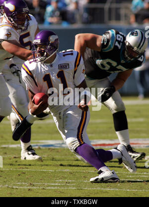 Oakland, California, USA. 16th Nov, 2003. Minnesota Vikings quarterback Daunte  Culpepper (11) on Sunday, November 16, 2003, in Oakland, California. The  Raiders defeated the Vikings 28-18. Credit: Al Golub/ZUMA Wire/Alamy Live  News