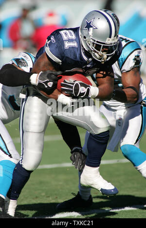 Dallas Cowboys' Julius Jones (21) dives over the goal line for a ...